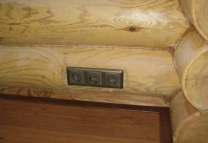 Как провести проводку в деревянном доме